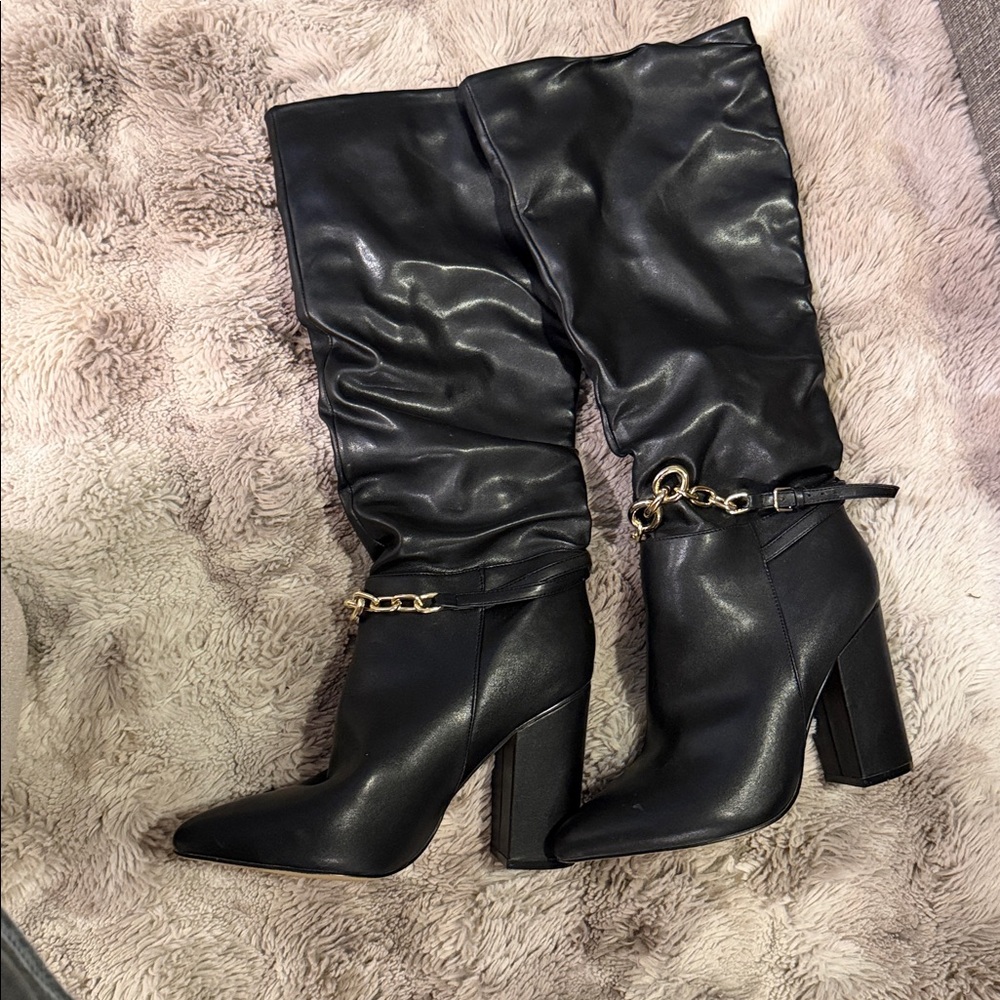 Elegant Black Chain-Embellished Women's Boots